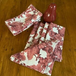 Williams Sonoma “ Sauvignon” Red Grape Table Linen Blend 10 Pc